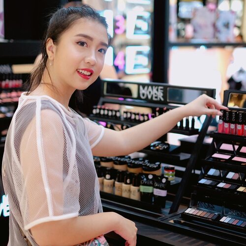 Congratulation @makeoverid for the grand opening of Independent Store at @pikavenue . Sekarang kalian yang tinggal di Jakarta Utara nggak perlu jauh-jauh lagi untuk cari produk @makeoverid 👀💄. Kunjungin store nya untuk tau & cobain produk-produk terbaru mereka dan dapetin juga promo yang mereka ada💕.....#clozetteid #makeoverid #makeoverstore #makeovergrandopening #pikavenue @clozetteid