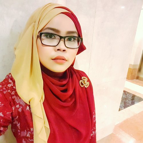 Flawless make up, happy mood!

Make up & hijab style by team Sanggar Liza