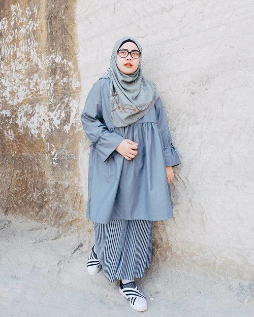 No matter what people say about how you should be, just be the best version of yourself.•••p.s: harap maklum kalau bajunya itu-itu aja buat ootd, belum modal serta niat untuk gonta-ganti baju tiap lokasi bak selebgram 😁 *colek @astrid_ns#tapfordetails #fashionmodesty #hijabfashion #hijabootdindo #ootd #ootdindo #lookbookindonesia #lookbook #chestcoveringhijab #hijabinspiration #outfitideas #ClozetteID