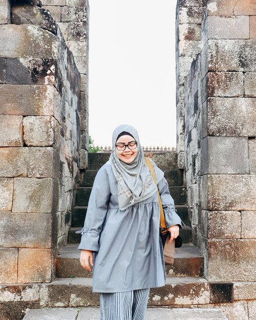 Serasa di rumah sendiri yess.. keliatannya sih sepi, padahal waktu itu Candi Ratu Boko lagi rame bangeeeet.#TimFotoTanpaBocor#explorejogja #jogjatrip #indahrptrip #IndahRPinJogja #GoFUJIFILM #Fujifilm #fujifilm_id #FujiXA3 #XA3 #xa3_id #XC1650mm #terfujilah  #candiboko #candiratuboko #ClozetteID