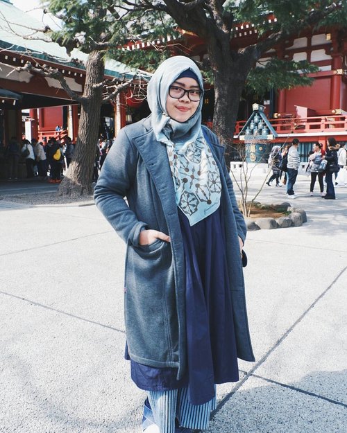 # Sensō-ji Temple #
The best season to wear layering clothes.

#indahrptrip #IndahRPinJapan #japantrip #SensojiTemple #ClozetteID #tapfordetails #fashionmodesty #hijabfashion #hijabootdindo #ootd #ootdindo #lookbookindonesia #lookbook #chestcoveringhijab #hijabinspiration #outfitideas #riamirandastyle