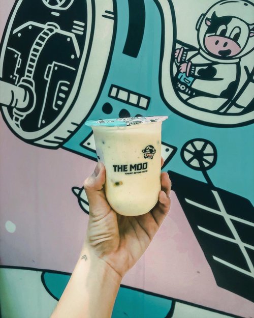 Have you freshen up? It’s Saturday, and don’t forget to enjoy the weekend with something fresh and healthy 😉..P.s. it’s an old picture but, I do enjoy their yogurt. Feels so good to try their Passion Fruit Yogurt @themoo.id 🍦🥛.....#mystoryoflight #myhappyviews #weekendvibes #todaysgoodthing #myquietbeauty #aslowmoment #seeksimplicity #seekthesimplicity #daysofsmallthings #flatlaytoday #theauthenticliving #abmlifeisbeautiful #quietchaotics #capturequiet #flatlayjournal #foodinhands #handsinframe #healthylifestyles #healthylifehappylife #clozetteid