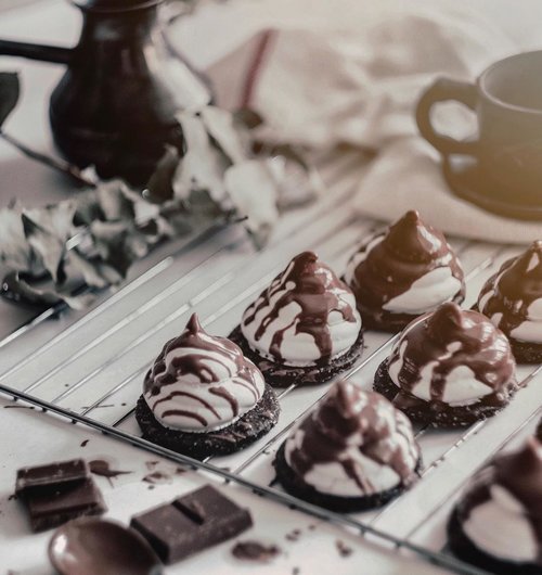 Sugar rush Monday moodboards: Chocolate thing 🍫. Definitely will run into a cakeshop or made my own chocolate cake or cupcakes when I see this. Anyway, what kind of your Monday moodboards? And how’s your Monday?–Photo is from @unsplash .......#moodboards #mondaybelike #sweetnessoverload #chocolatething #chocoday #mondaymoods #bloggerlifestyle #unsplash #unsplashrepost #repostthis #foodstagrammer #foodshots #chocolateattack #bloggerslifestyle #foodrangers #moodforfood #moodygrams #moody #clozetteid #wholoveschocolate #theshonet