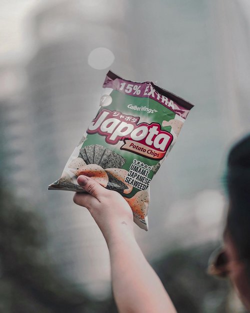 #throwback to my fave chips of all chilly times:). //Who’s a big fan of potato chips? And what’s your favorite flavor of it? Anyway, happy Sunday guys 💕 📸. @dionelvn .......#potatochips #dietmulaibesok #foodjkt #foodyfetish #foodilysm #asianfoodie #jktfoodlover #jktfoodbangers #foodbangers #foodbangid #allaboutfood #foodismylife #jktfoodblogger #asianmenstyle #asianguys #handsinframe #clozetteid #theshonet