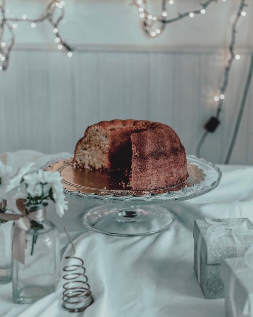 Live in full of hopes and believing is such a miracle. Like me, believing by taking a good look for sweet moodboards until christmas is a joy. Because sweetness represents a happiness. It could bring you a big smile and a good mood to your day. (Pic via: Unsplash) –– What do you think?🎄🍰 • • • •  #lifestylebloggers #menblogging #bloggerasian #asianmenstyle #menstylegoals #menstyles #stylegoals #lifestyletrends #mensfashiontrends #mensfashionhub #menstylehair #visualcoop #visualstorytelling #clozetteid #theshonet