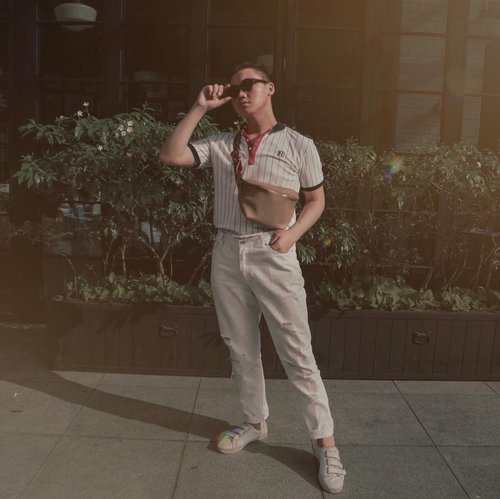 Feeling for retro casual this afternoon. I don’t know, but I feel like white polo might works. Anyway, how’s your Thursday? –
📸. @feliciagtha .
.
.
.
.
#retrodandy #dandystyle #menfashionblog #ijulwardrobe #ratemylook #fashionbloggerindonesia #menfashionwears #menfashionreview #menswearclothing #mensweardiaries #ootdindonesiaa #ootdindokece #ootdsubmit #ootdbloggers #clozetteid #theshonet