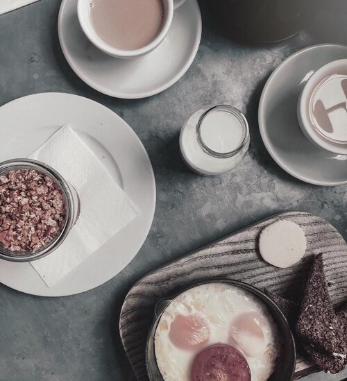 My kind of Breakfast Situation: One Cup of coffee, several biscuits, a bacon and an egg. How glorious kind of situation was that right? Totally feel blessed about it 💕.–//I don’t intend to eat breakfast this a lot, but I just feel so hungry today. Guess what my lunch could be 🤔🤔?? And how’s your breakfast situation? #breakfastsituation #foodtoenjoy #foodgasmic