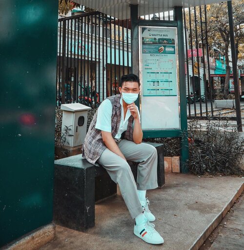 Feeling for something neutral ootd and a new habit: Yaitu, masih dengan keseharian mencoba untuk upload TikTok everyday. 
•
But hey, if you’re a TikTok fan, check out my new TikTok. Link on bio 🔥🔥🔥✌🏻
•
•
•
•
#lifeupdate #menblogger #asianootd #menswearfashion #clozetteid