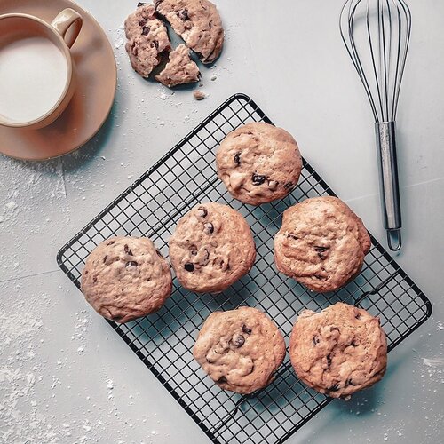 Happy Sunday everyone 👋🏻 | Cookies and milk 🍪, who can’t resist right? //Classic, tasty, and super delightful breakfast kind of vibes 💕......#dandystyle #flatlaystyle #visualgrams #indovisualgram #breakfastideas