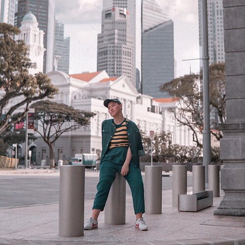 Est. 2000 (you know what I’m saying?)
.
.
.
.
.
.
.
#ootdmagazineindo #theshonet #clozetteid 
#ootd4nylonjp #menswearblog #portraits_futures #todaysoutfit #currentlywearings #wiwtmens #lookbooker #lookbookindonesia #inspofinds #iweargarage #preppyblogger #preppylook #casuallifestyle #lifestyleclub #lifestyleinspo #lifestylebyl #ootdindokece #ootdindonesiaa #ootdformenindo #styleootd