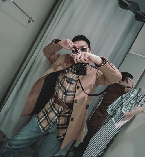 MIRROR SELFIE DAY? YAY OR NAY? AND GUESS WHERE IS THIS? • 
Selamat hari Kamis semuanya 😊, nah since aku suka ya untuk mirror selfie begini, coba tebak nih kira-kira mirror selfie di toko mana nih coba?
•
•
•
• 
#menswearinspired #outfitgram #menfashionposting #mensfashionshub #menfashionwear #menstylegoals #mensoutfitstyle #retrourban #urbanstylegents #mensfashionbloggers #simplydapper #dandystyle #menaboutfashion #menstylepage #ootdmenstyle #gentwith_ #outfitdiaries