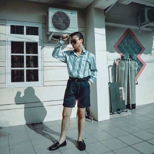 CASUAL CHIC MEN LOOK WITH SHORTS, CHALLENGE BY @feliciagtha ✌🏻• Jadi, di self quarantine ini, aku dan temen-temenku memutuskan untuk bikin 5 days, 5 challenges. So, this is the first challenge and it’s my casual chic men’s look but with shorts.
––
Have a great day everyone 👍🏻 #5days5challenges #quarantine #dirumahaja •
•
•
•
#menswearinspired #casualchicformen #menstyleblog #styleideas #menfashiontips #menstylegoals #mensoutfitstyle #retrourban #fashionbloggerindonesia #asianguys #stylishathome #dandystyle #wentoutlikethis #menstylepage #ootdmenstyle #gentwith_ #outfitdiaries