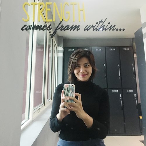 Strength comes from within 
#clozetteid #behealthy #strength #training #sport #naturalbeauty #healthylifestyle #healthy #behealtywithmelgib #behappy #bestrong #lovesports #muaythai #boxing #waystofit