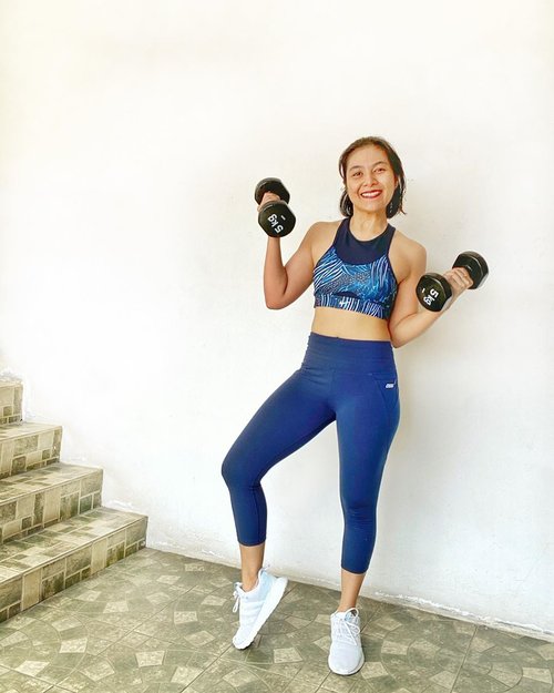 Today is my leg day , some people think it’s a night mare 👻 But let’s do it together. Go swipe left !! ⬅️ @behealthywithmelgib 

For beginner , totaly fine if you don’t use any dumbell
For Intermediate , grab any light dumbell or bottle 
For advance , you can use a heavier dumbell or same as me 5kg each 

Happy working out babes ❤️💋

#behealthywithmelgib #legworkout #legday #legworkouts #leg #healthy #workout #legdayworkout #legdaymotivation #homeworkout  #lifestyle #workoutvideos #workoutroutine #clozetteid #lifestyleworkout