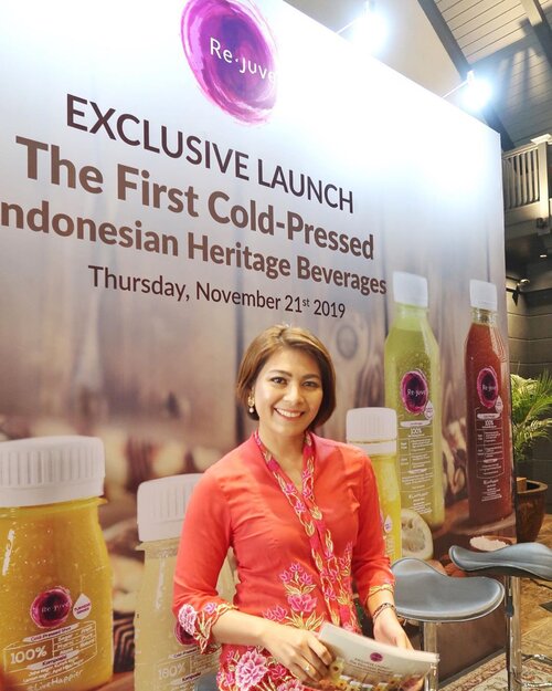 Wohoo hari ini Indonesia banget looksnya karena ada di event @rejuveid yang meluncurkan Indonesia Heritage Beverages apakah ituu??? Jawabannya adalah Jamu!! Siapa disini yg suka minum jamu? 
#mc #masterofceremonies #mcjakarta #mcindonesia #launchevent #rejuveid #clozetteid #host #tvhost #tvpresenter #presenter