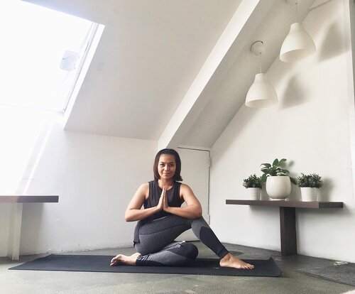 TGIF 
#clozetteid #yoga #yogapose #behealthywithmelgib #happyyoga #happymindhappylife #happymind