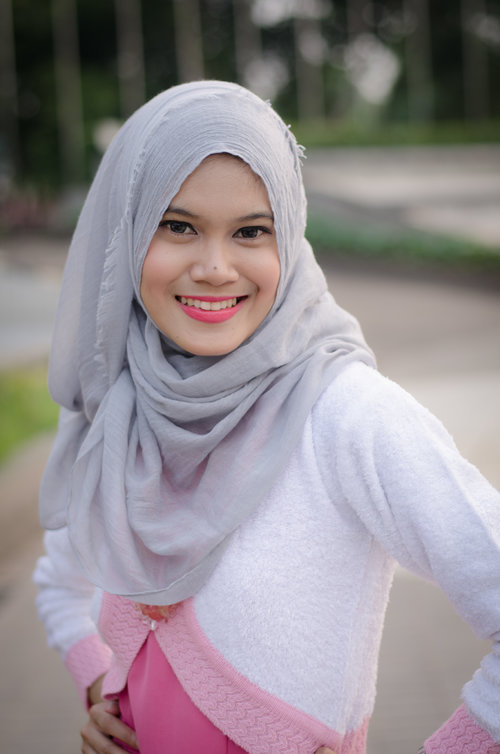 Bismillah Week 1:
Hi, It's Me "Fani Rezaniah" dalam kesaharianku aku lebih senang menggunakan gaya hijab yang simple dan Makeup yang natural.. :) #ClozetteId #GoDiscover #ItsSoYou