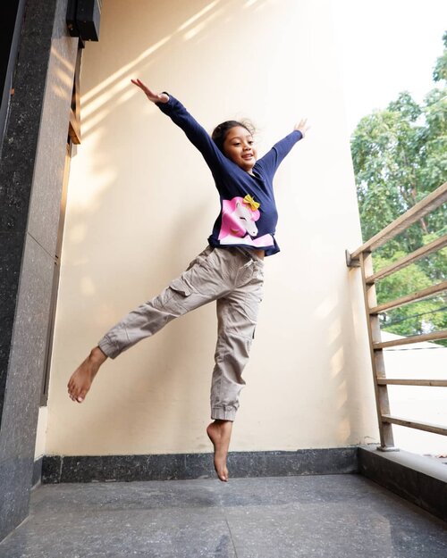 Jump higher, kiddo! Do it for Allah, do it for your deen. Do it so we can reunite in jannah, aamiin allahumma aamiin. 💙
.
.
#Clozetteid #kidsofinstagram #nayandraalishalatief #kiddo #jump #terfujilah #fujifilmxt100 #fujifilm #love #life