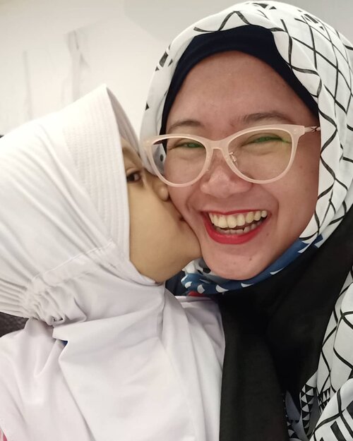 I'm a happy mama. 💙..#love #motherdaughter #clozetteid #clozettehijab #clozettedaily #selfie #wefie #nayandraalishalatief #OPPOF7 #qualitytime #moviedate #hijabkids