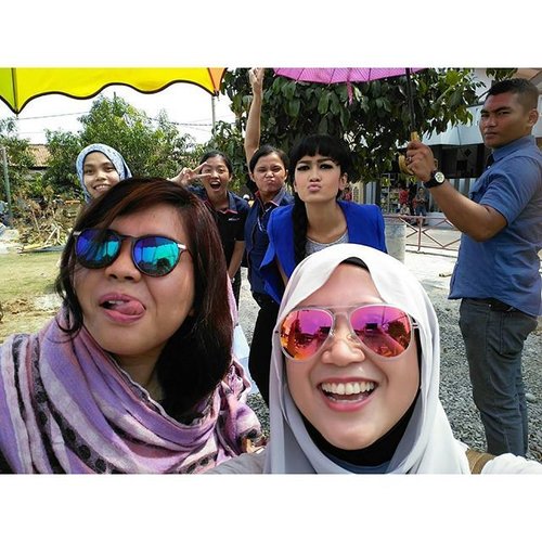 Have fun while working is a must. And kak Jupe is surely a fun persona. Woow.. #shootingday #ratudendang #mnctv #jupe #juliaperez #onduty #clozetteid #starclozetter #rayban #selfie #wefie