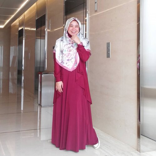 Setiap doa yang dipanjatkan hari ini, saya aminkan dengan lisan dan juga hati. Allah Maha Memberi dan Maha Menyayangi. Semoga kebaikan dari Allah selalu menyertai. 💙.#clozetteid #starclozetter #ootd #wiwt #hotd #hijabootdindo #fossilstyle #love #life #officelook #hijabstyle