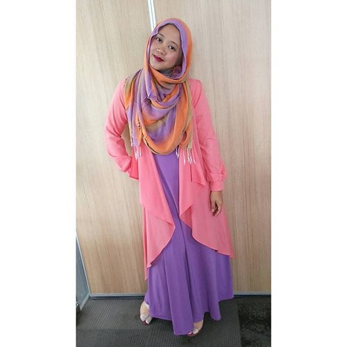 Peach and purple. Setelah kemarin sering pakai monochrome, mari back to basic. Colourfuuuuul.. #clozetteid #ootd #starclozetter #hijab #hijablook  #hijabstyle #colourful #hijabootdindo #dailyhijabindo #myhijabindo #alabia #hotdmuslimarket @biabyzaskiamecca @muslimarketid