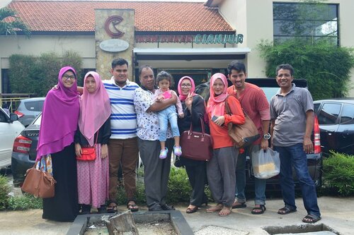 Nikmatnya menikah salah satunya adalah menggandakan keluarga, menambah jalinan silaturahim. 💕 #clozetteid #starclozetter #family #marriage #motherhood #familytime #love #belovedfamily #ohana #familypictures #familyportrait