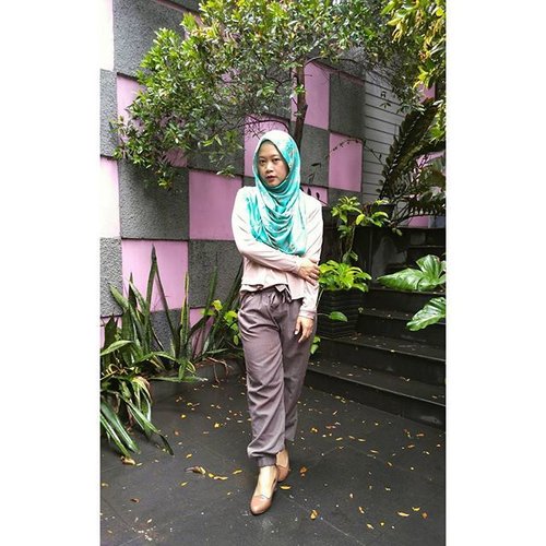 Wearing something pastel and earthy color for this rainy day. #clozetteid #ootd #clozettehijab #starclozetter #hijabootdindo #hijabstyleindonesia #hijabfashion_2016 #hijabfeature_2016 #ootdhijabnusantara