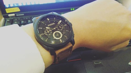 Watch of the day. Lagi hobi pinjem jam tangan suami, hahaha. #clozetteid #fossilstyle #urbaniconstyle #watch