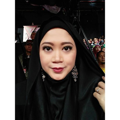 Can't you see my earings? For hijaber, you can use this kind of earings to complete your glamor or party look. #clozetteid #tips #accessories #earings #clozetterhijab #starclozetter #hijabstyleindonesia #hijabfeature_2015 #myhijabindo