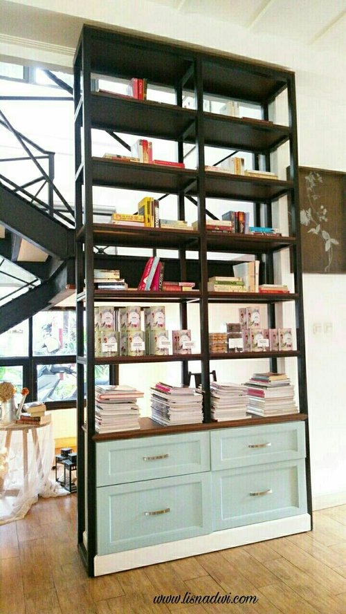 Book shelf at Gastromaquia. #clozetteid #starclozetter 
