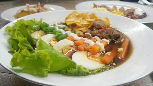Late lunch at @omahsendok In frame Selat Solo. Yummy.. #omahsendok #clozetteid