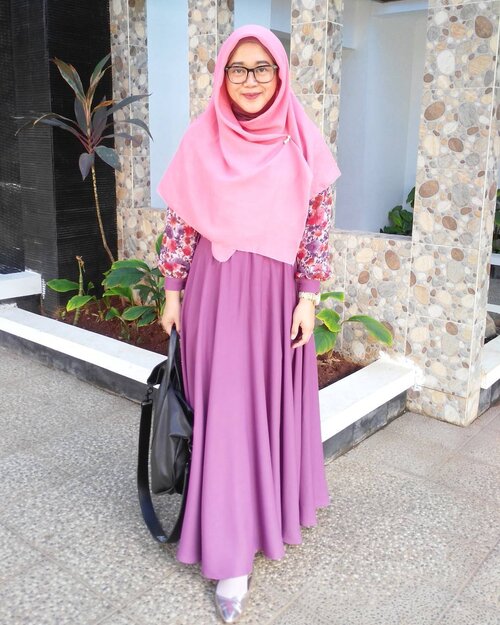 Ada perkara yang lebih sulit daripada memulai, yaitu mempertahankan dan menjadikan lebih baik. .#clozetteid #selfreminder #clozettehijab #starclozetter #fossilstyle #ootd #hotd #wiwt #hijabootdindo #diaryhijaber #workingmom #socialmediamom #fashionpeople #casualhijab #dresssyari #hijabsyari #hijabstyle #instahijab #hijabfashion #hijablook #hijablookbook #fashionstyle #modestfashion #modestwear #modeststyle