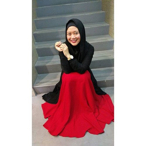Smile before leaving 2015 and welcoming 2016. #senyumtotalcare #clozetteid #clozettehijab #starclozetter #hijabstyleindonesia #hijabootdindo #hijabfeature_2015