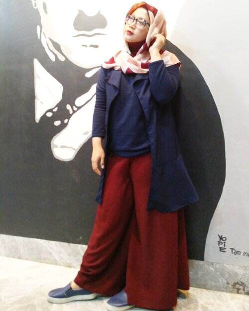 Another day to be grateful. 💕 #ClozetteID #clozettehijab #starclozetter #ootd #hotd #wiwt #hijabootdindo #diaryhijaber #workingmom #socialmediamom #fashionpeople #navy #hijabstyle #instahijab #hijabfashion #hijablook #hijablookbook