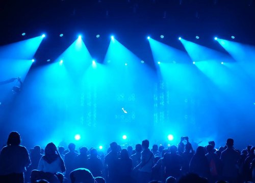 Blue stage while @yurayunita performance. #BNI46 #bnijjfphotocontest #BNIJJF2017 @bni46 #javajazz2017 #jjf2017 #clozetteid #jazzfest #jazzfestival #javajazzfestival #music #performance #incognito #onstage #musician #fujifilm_id #fujifilm #fujixt1 #terfujilah #xt1 #fujifeed