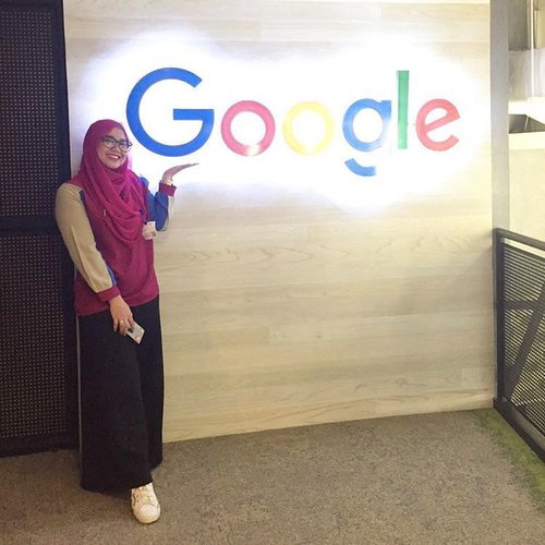 While in Google. #clozetteid #starclozetter #clozettehijab #google #googleindonesia #googleoffice #marketingbrand #onduty #workingmom #socialmediamom #lifestyleblogger #ootd #wiwt #hijabootdindo #diaryhijaber