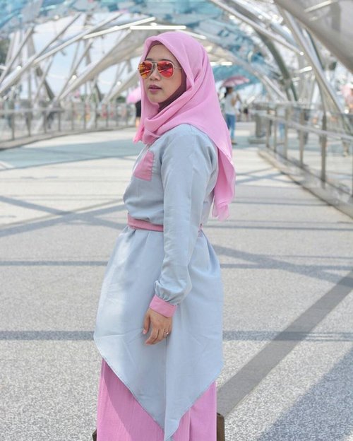 To travel means to explore. To explore means to know more. 🌍 #clozetteid #clozettehijab #ootd #starclozetter #singaporetrip #travelling #travelinstyle #travelblogger #holiday #hijabstyle #hijablook #hijabstyleindonesia #ootdindo #hijabtravellers #pastelpink #hijabootdindo