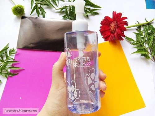 Nowadays I like cleansing water to remove my makeup off because based water product is saver for sensitive skin. Read my full review about Bifesta cleansing water in my blog: link on bio

#clozetteID #COTW #superskincare #Bifesta #skincare