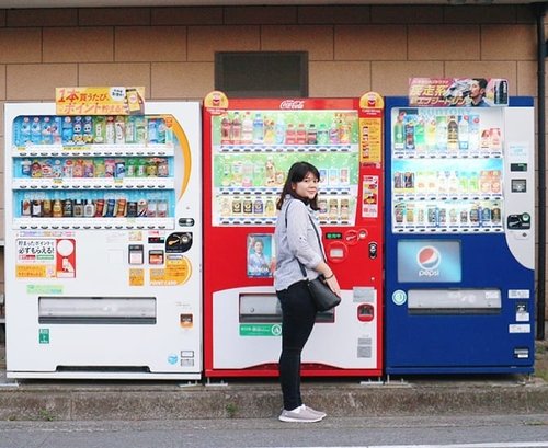 In Japan, vending mechine become your favorite thing to find when you are thirsty and hungry 😅..........#clozetteid #clozetter #fotd #ootd #lookbook #outfitidea #outfitoftheday #picoftheday #bblogger #japan #wheninjapan #style #lifestyleblogger #quotes #motd #fashion #lookbookindonesia #smile #f4f #loves #like4like #lookbookindo #whatiworetoday #outfitidea #canon #blogger #travelinjapan
