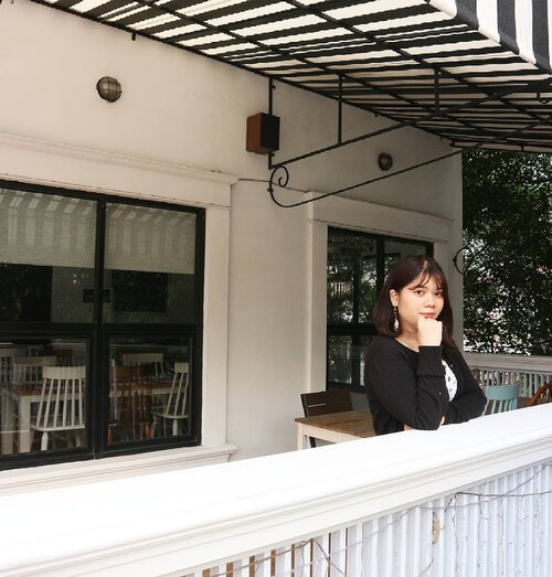 Don’t worry if people think you’re crazy. You are crazy. You have that kind of intoxicating insanity that lets other people dream outside of the lines and become who they’re destined to be 😉
.
.
.
.
.
.
.
.
.
.
.
.
.
.
.
.
#quotes #potd #lookbook #ootd #fotd #clozetteid #얼짱 #셀피 #picoftheday #bblogger #lifestyleblogger #sunnyday #f4f #dailylife #bloggerstyle #photography #like4like #canon