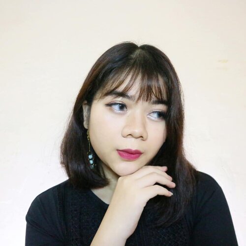 More pictures for "HOLIDAY MAKEUP LOOK" that I make the tutorial on the video before ( look at my previous post)_⭐PRODUCTS:@byscosmetics_id :- Banana Powder- Auto Brow Pencil (black)- Nude Eyeshadow PaletteOthers:Hada Labo - CC Cream Ultimate Anti AgingMaybelline -  Fit me concelaer in shade 10 (light leger)Maybelline - Hypersharp LinerMizzu - Eye Base EssentialMizzu - Eyelashes the Iconic #AudreyPAC - Coutouring KitThe Balm - Meet Mate Hughes #RomanticJacquelle - Invisible Eyelid Tape ( Peony Lace)X2 - Ice Silver ( Ash Grey)