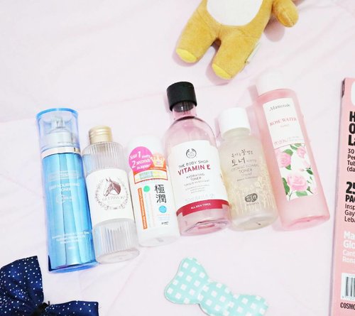 Are you a dry skin fighter like me? 😁
Having super dry skin. One step that I cannot skip on my skincare routine is using hydrating toner. Using hydrating toner is not also give back the moisture lost after cleansing process, it also helps with better skincare absorbtion for the next skincare step.  Here is some of hydrating toner recommendation that I would like to share, and personally, they are hydrating skincare that I'm willing to repurchase.
✨PRODUCTS:
🌸 #Mamonde Rose Water Toner
🌸 #Whamisha Organic Flower Toner
🌸 #TheBodyShop Vitamin E Hydrating Toner
🌸 #HadaLabo Gokyujun Moisturizing Lotion
🌸 #guerrison9 Complex Skin
🌸 #BioEssence Deep Nourishing Toner
.
.
.
.
.
.
.
#ellskincare #flatlays #abcommunity #potd #instabeauty #koreancosmetics #rasasianbeauty #koreanskincare #clozetteID #clozette #clozetter #skincareroutine #glowingskin #skincareaddict #hydratingtoner #slaytheflatlays #bblogger #beautyblogger