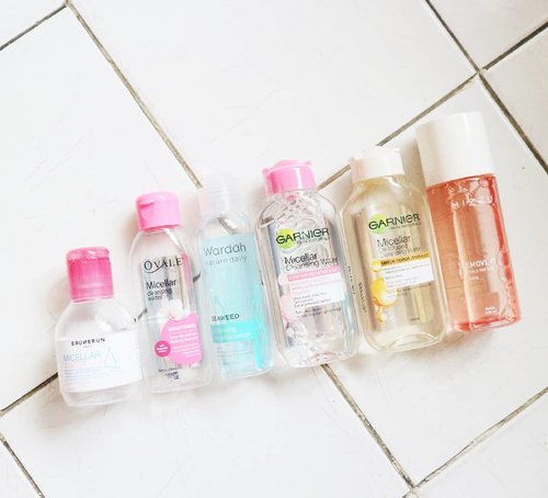 Do you notice a familiar micellar water / cleansing water that you love in this picture? Which one is your favorite?
For me, I've tried more than 10 brands micellar water/ cleansing water. It starts from the expensive one and famous like Bioderma and Avene to the local but worth to try like Ovale or Pixy. Or the Asian one like The Saem or Bifesta. In my opinion, they do the same. They are water based cleanser for removing your makeup. But sometimes they work for your skin, sometimes they aren't. 
and from the current  cleansing water that I have here. Only three products that works without giving uncomfortable feeling which are Garnier ( both pink and yellow) and Ovale.. for Brunbrun, Wardah and Mizzu. Unfortunately, they left residu feeling that sometimes sticky 😳 but they don't iritate my skin at all... .
.
.
.
.
.
.
.
.
#ellskincare #micellarwater #cleansingwater #abcommunity #potd #instabeauty #koreancosmetics #rasasianbeauty #bblogger #koreanskincare #clozetteID #kbeauty #skincare #skincareroutine #glowingskin #skincareaddict #flatlays #bloggerceria #slaytheflatlays #picoftheday #canon #beautyblogger #lifestyleblogger #bloggerperempuan #like4like #lifestyleblogger