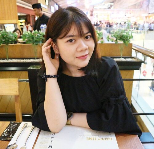 mau hitam atau putih?
mau kopi atau teh?
pilih aku atau dia?
😂
sungguh caption yang sangat tidak berfaedah 😂
.
.
.
.
.
.
.
.
#quotes #potd #lookbook #ootd #fotd #clozetteid #얼짱 #셀피 #picoftheday #bblogger #lifestyleblogger #sunnyday #f4f #dailylife #bloggerstyle #photography #like4like #canon