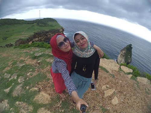 Life is either a daring adventure or nothing at all. 
Location : Bukit Tunak, Lombok, Indonesia.
#bukittunak #lombokisland #lombok #instatravel #instalike #travelblogger #travelling #indonesia #exploreindonesia #holiday #triptolombok #clozetteid #clozetteambassador #hijabpantai