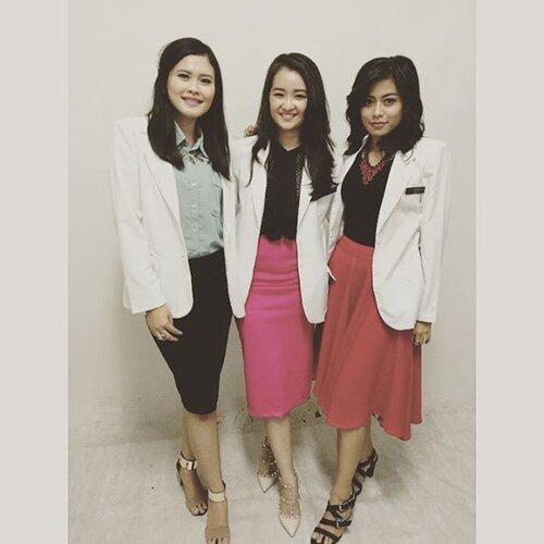 Apoteker muda harapan suami 😂😅😃 @findaaa 
#pharmacy #farmasi #apoteker #apotekerup #apothecary #clozetteID #clozetteambassador #friends #instalike