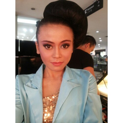 Selfie sukaesih dulu ^^
#clozettecrew #clozetteID #clozetteambassador #makeup #indonesianbeautyblogger #bandung #selfie #selfpotrait #beauty #anastasiabeverlyhills #pharmacy #picture #instalike