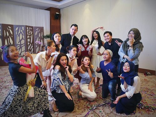 Full team @beautyboundasia 2017 💋💋.
-
#beautyboundasia #changedestiny #skii #clozetteid #clozetteambassador #instalike #vlog #vlogger #blog #blogger #beaautyblogger #beauty #skincare #indonesia #makeupaddict #skin #skincareaddict #challenge #indonesia