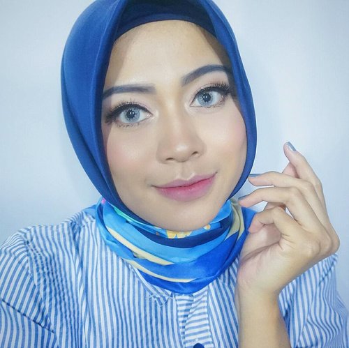 COMPETITION ALERT!! To celebrate the launch of new product “Pickup Liners”, here is my #theBalmombrelips look!
-
Win a total of IDR 1.000.000,- beauty package from @theBalmid for 3 winners, by :
1. Follow @theBalmid & @ClozetteID.
2. Create your own ombre lips using Pickup Liners.
3. Share in caption what shade you are using, and tell us your best pickup line (rayuan gombal).
4. Use hashtag theBalm #theBalmid #theBalmombrelips #youxthebalm.
5. Mention, tag dan follow Instagram @theBalmid.

Competition ends at 23rd April and will be announce in 24th April at @theBalmid, Good luck BalmBabe! 
Oh hey, to see theBalm counters go to @theBalmid bio 
And this, I’m using Pickup Liners shade Fineapple and  shade Chemistry.  #ClozetteIDReview #ClozetteIDReviewXTheBalm #ClozetteID #blog
#bloggers #beautyblogger #instagram #instalike #like4like #lipliner #lipstick #omrelips #gradientlips #dailylook #dailymakeup #natural #naturalmakeup